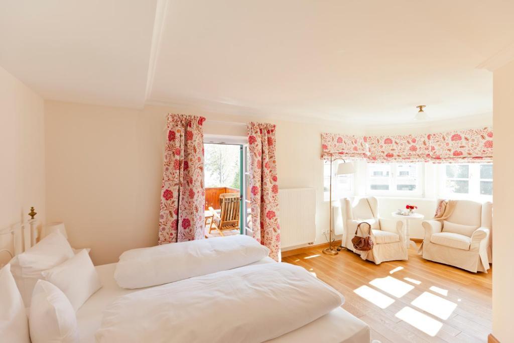 Landhaus Marinella Hotel Garni Bad Wiessee Rum bild