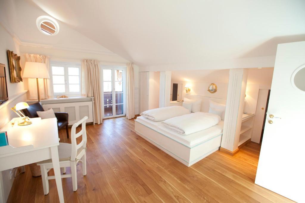Landhaus Marinella Hotel Garni Bad Wiessee Rum bild