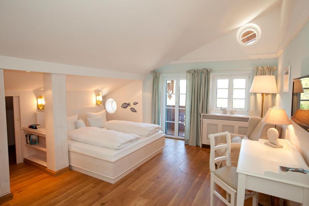Landhaus Marinella Hotel Garni Bad Wiessee Rum bild
